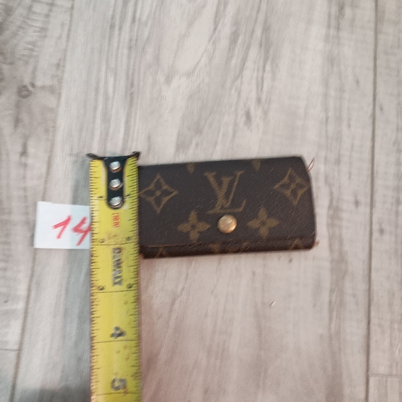 Louis Vuitton Monogram Key Case - Picture 10 of 10